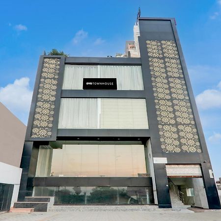 Super Hotel O Banthara Near Airport Banthra Sikandarpur Zewnętrze zdjęcie