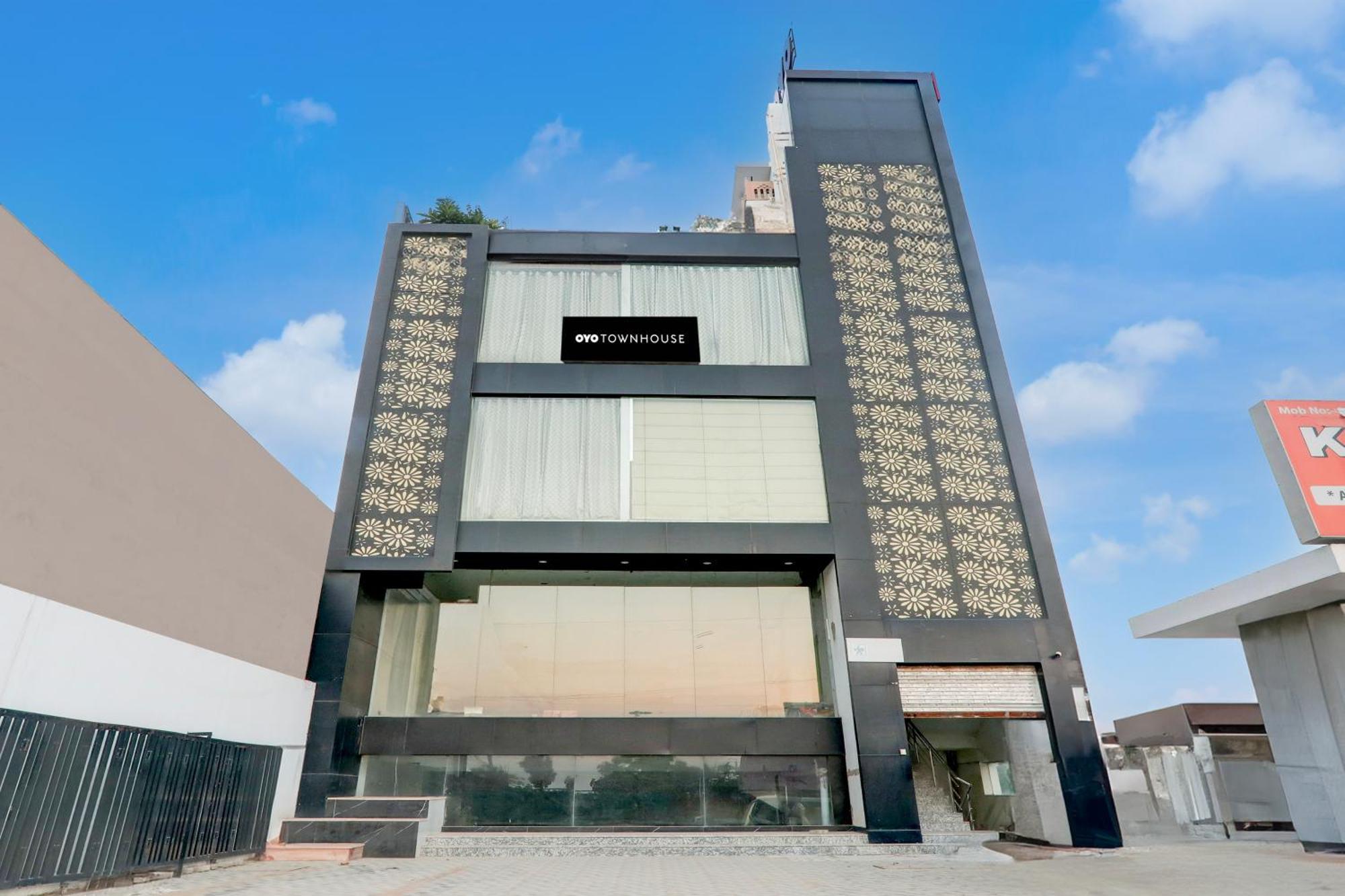 Super Hotel O Banthara Near Airport Banthra Sikandarpur Zewnętrze zdjęcie