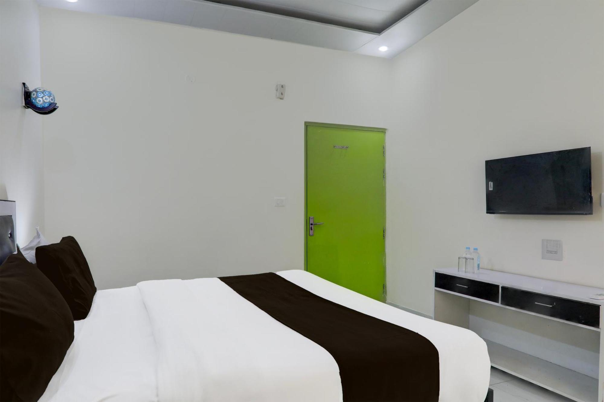 Super Hotel O Banthara Near Airport Banthra Sikandarpur Zewnętrze zdjęcie