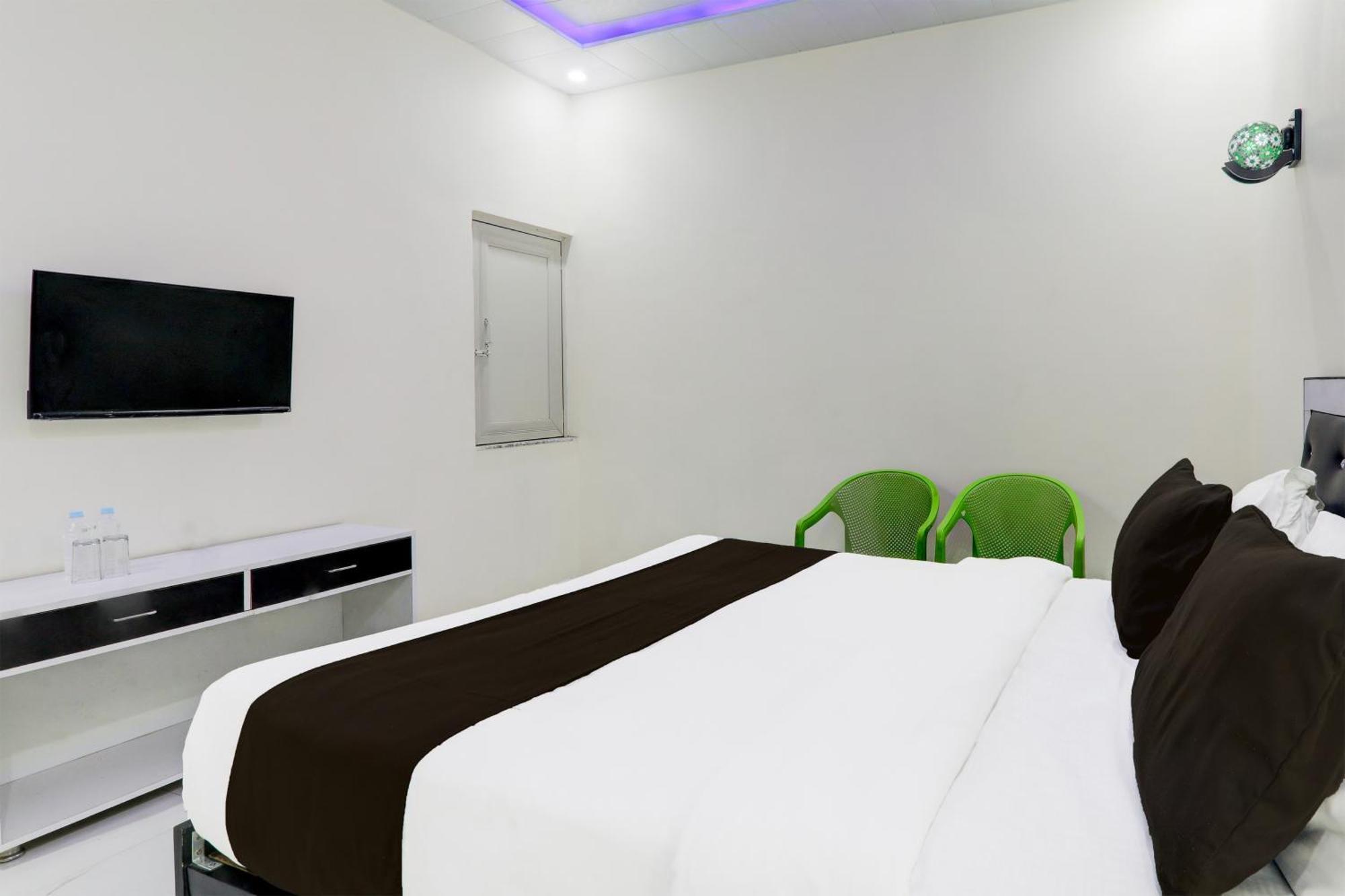 Super Hotel O Banthara Near Airport Banthra Sikandarpur Zewnętrze zdjęcie