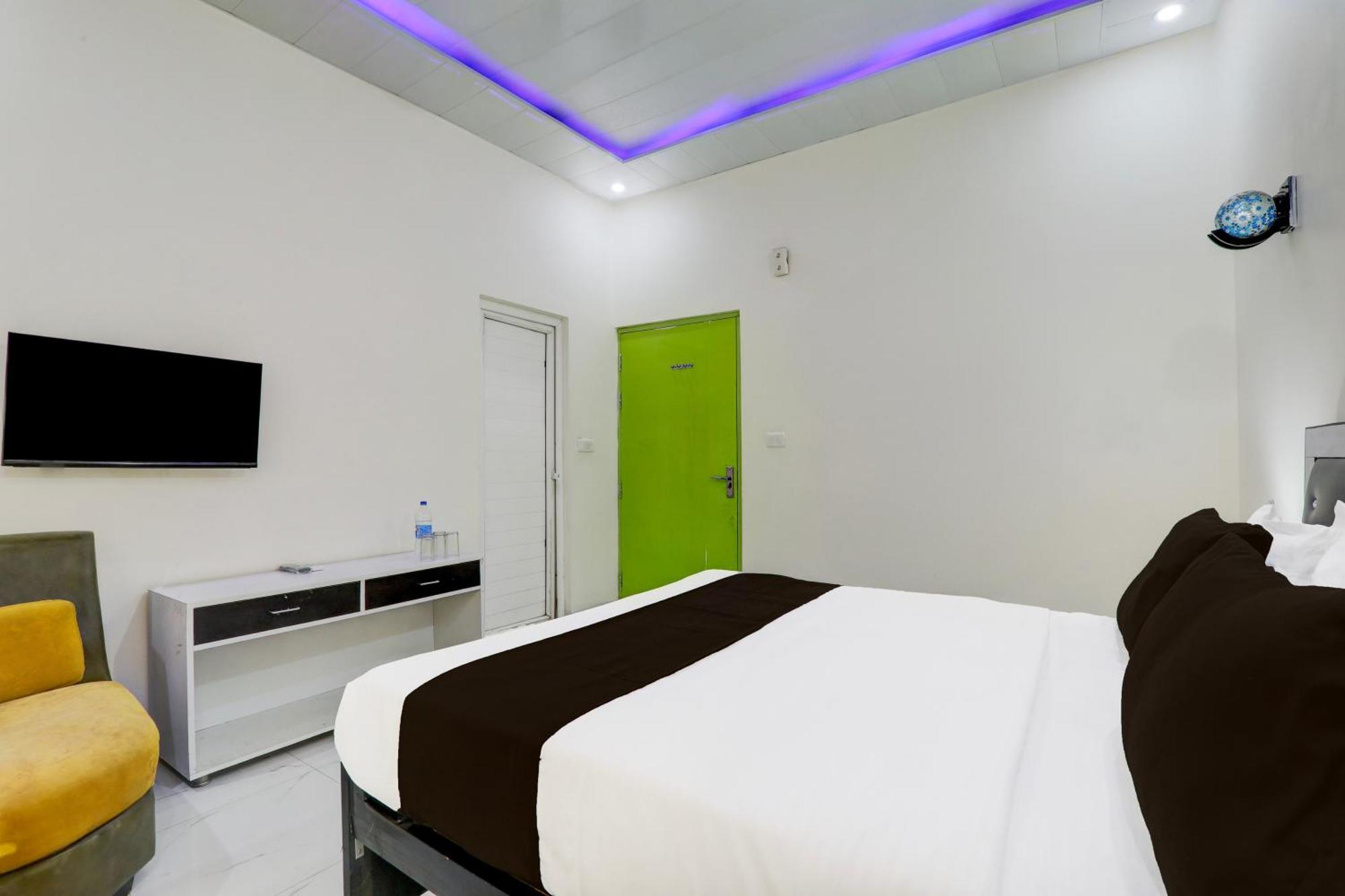 Super Hotel O Banthara Near Airport Banthra Sikandarpur Zewnętrze zdjęcie
