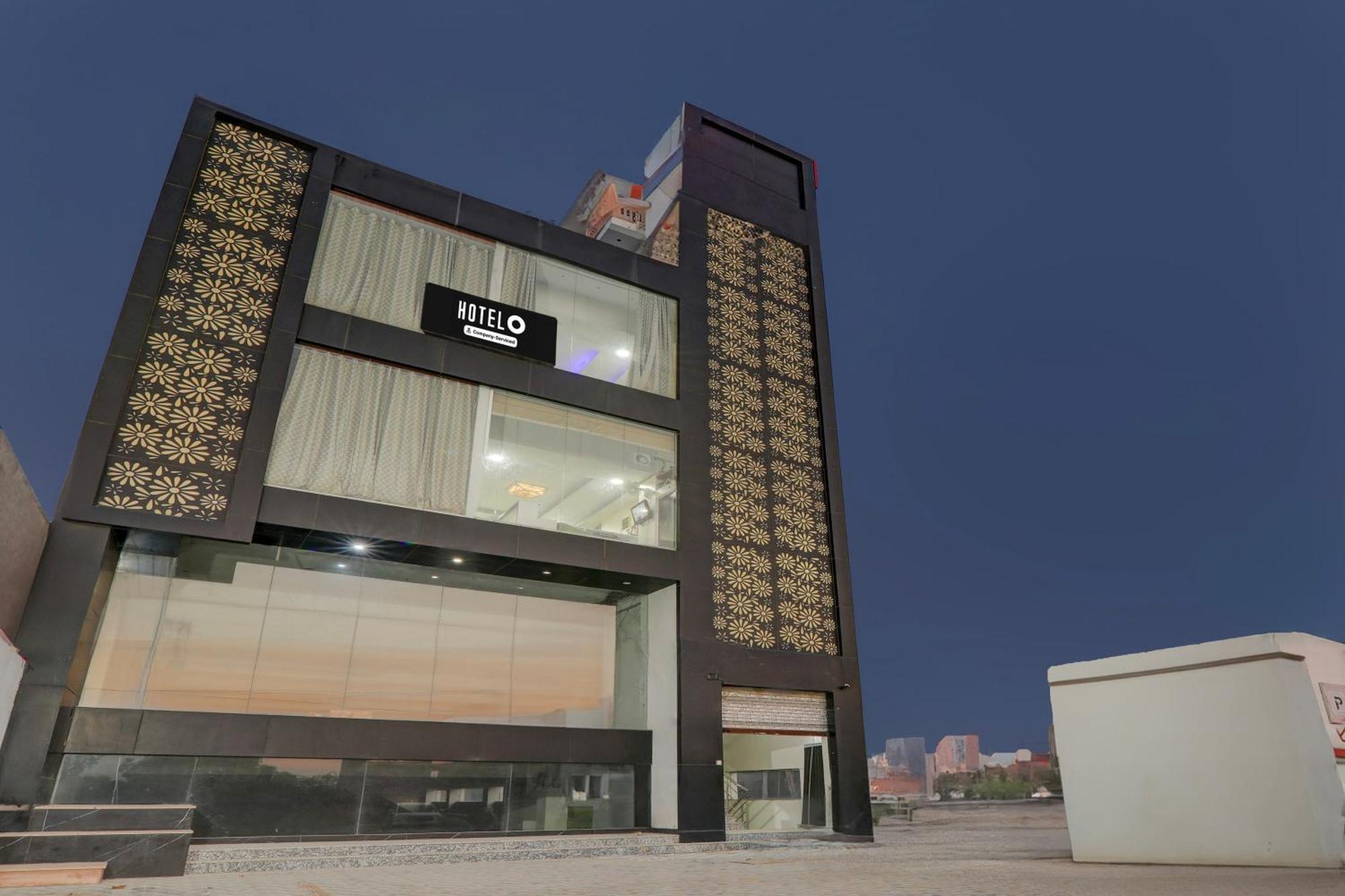 Super Hotel O Banthara Near Airport Banthra Sikandarpur Zewnętrze zdjęcie