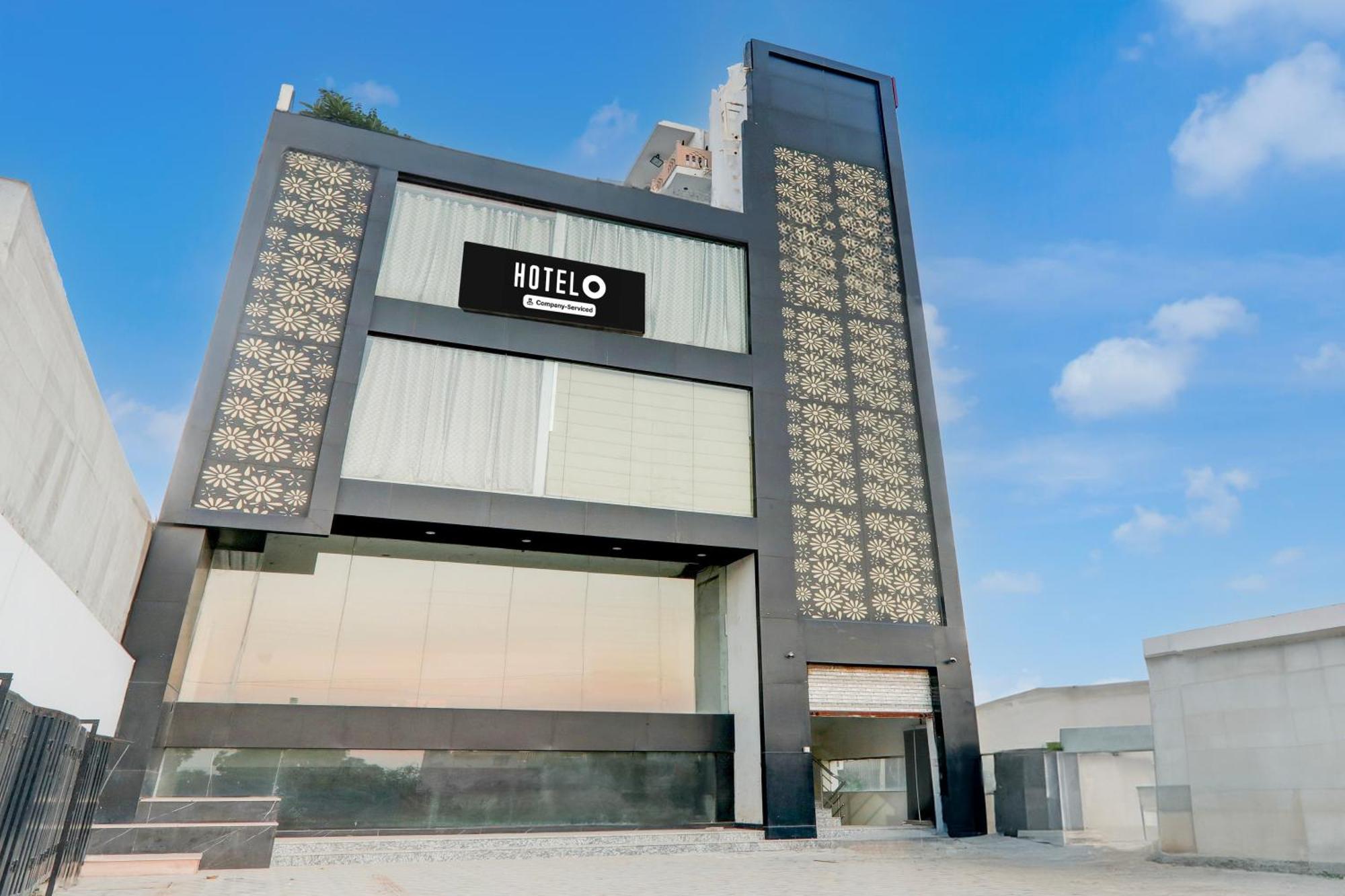 Super Hotel O Banthara Near Airport Banthra Sikandarpur Zewnętrze zdjęcie