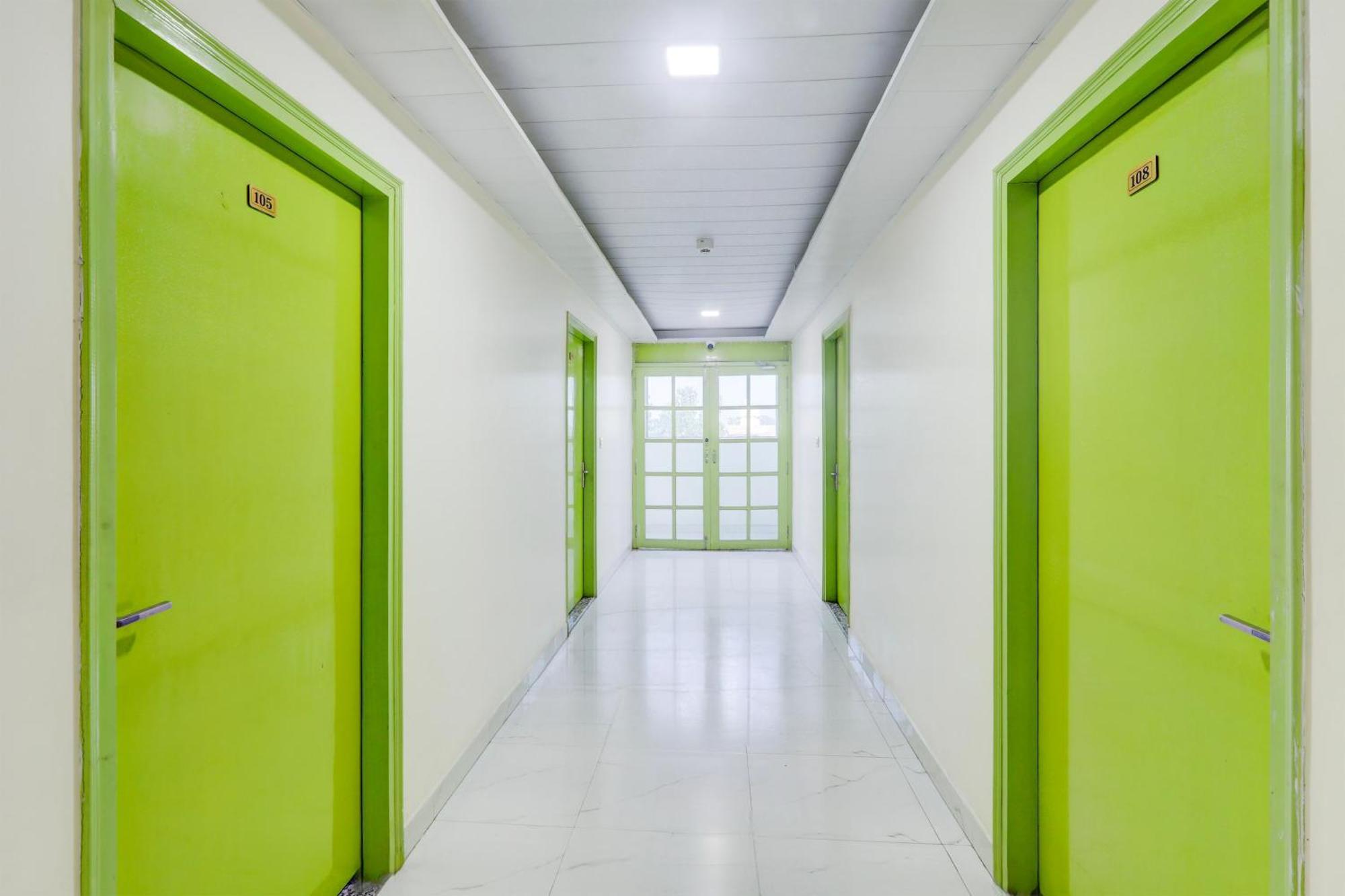 Super Hotel O Banthara Near Airport Banthra Sikandarpur Zewnętrze zdjęcie