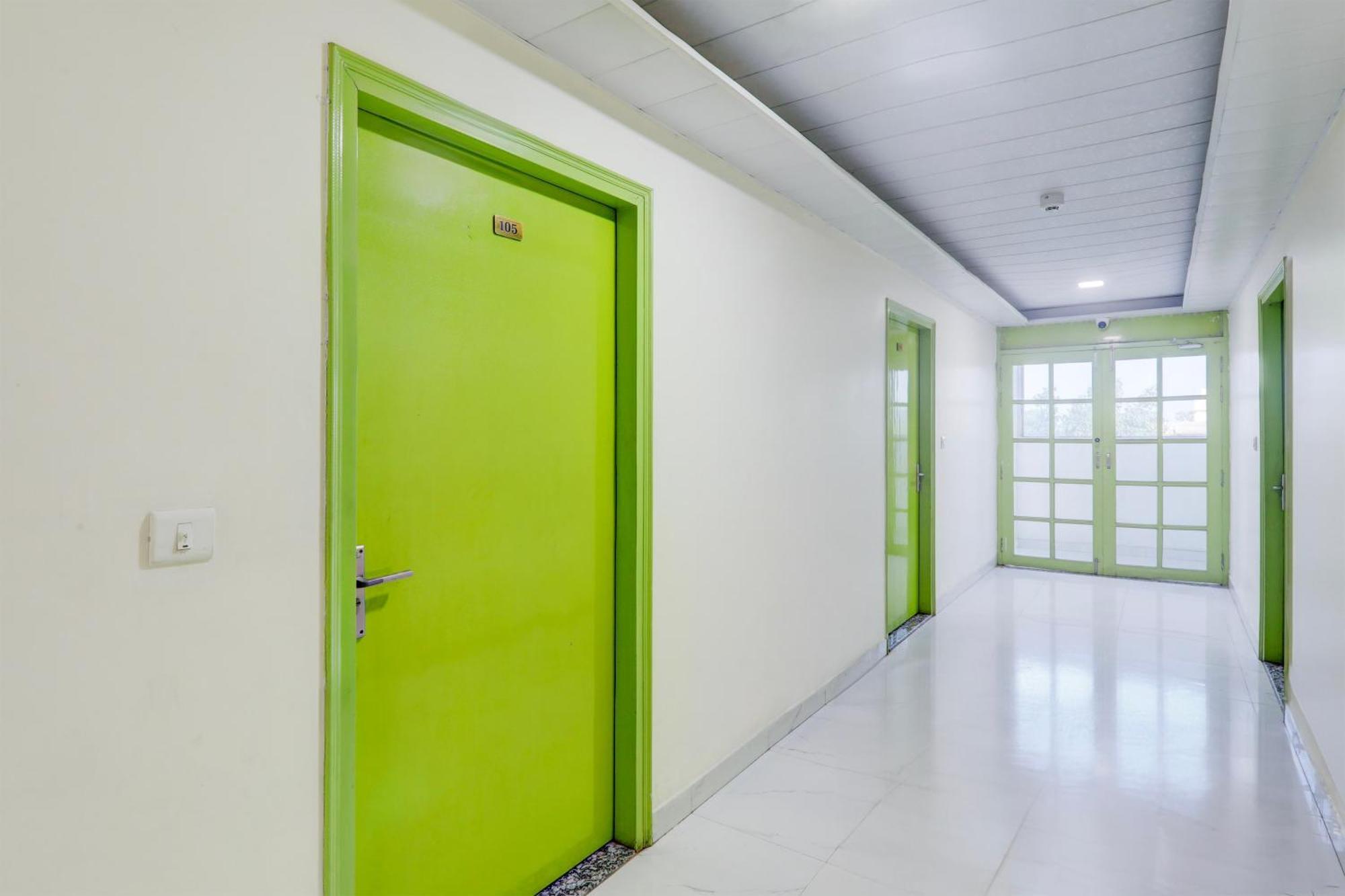 Super Hotel O Banthara Near Airport Banthra Sikandarpur Zewnętrze zdjęcie
